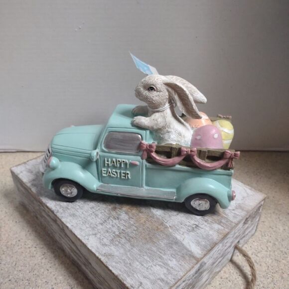 👍 New Resin Bunny Truck with Eggs. C4 - Picture 1 of 5